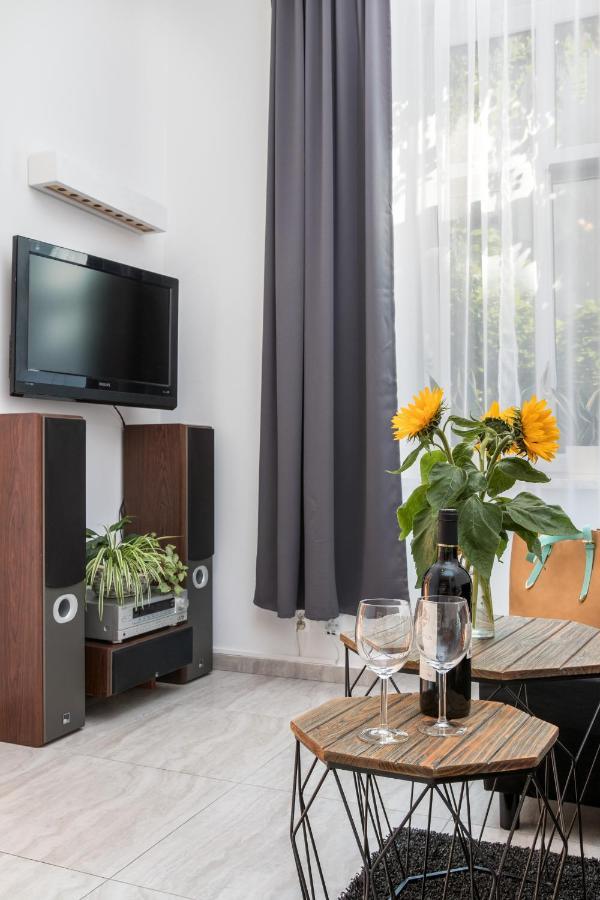 Cracow Best Location Apartment With Garden By Cozyplace クラクフ エクステリア 写真
