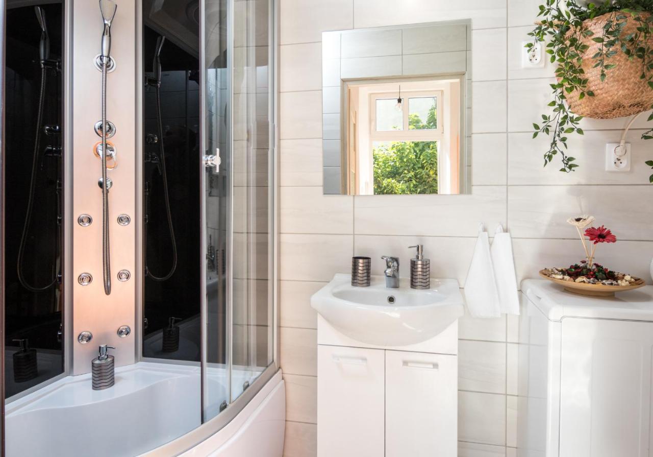 Cracow Best Location Apartment With Garden By Cozyplace クラクフ エクステリア 写真